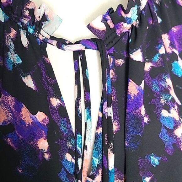 Boutique Sleeveless Colorful Top, Ruffled Stand-up Collar with Tie, Size 2X - Picture 3 of 9